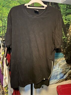 Men's Black Short Sleeve Crew Neck Tee with Zip Accent